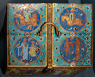 Romanesque medallions on the lid of a casket of courtly love, c.1180, champlevé enamel om gilded copper, British Museum, London[7]