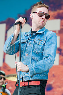 Wilson performing with Kaiser Chiefs in 2014