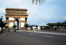 Monumen Simpang Lima Gumul, Kediri (2010).