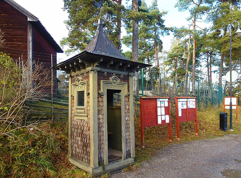 File:Kiosk, Torekällberget, 2015.jpg