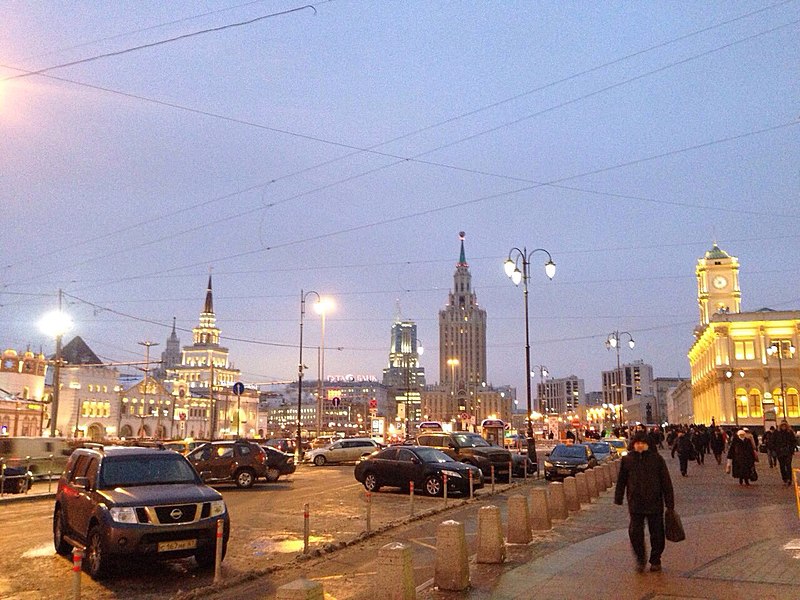 File:Komsomolskaya Square at sunrise.jpg