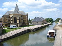 Le Chesne (Ardennes, Fr), church and Canal des Ardennes.JPG