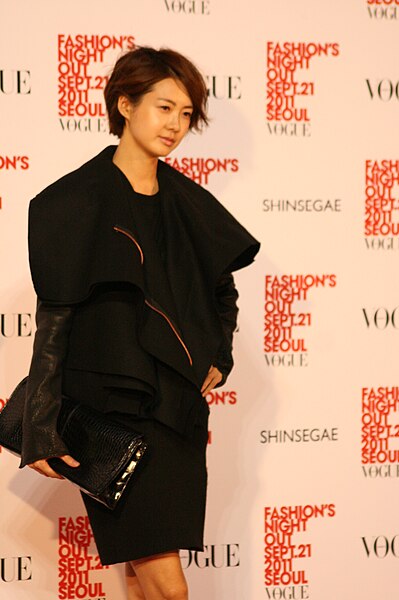 File:Lee Yo-won in September 2011 03.jpg