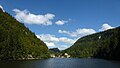 Bassins du Doubs. L'embarcadère ou le débarcadère du Saut du Doubs. Rive gauche, la France. Rive droite, la Suisse.