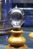Light bulb by Lewis Latimer, 1883 - Museum of Science and Industry (Chicago) - DSC06448.JPG