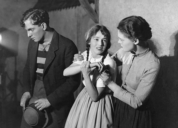 Joseph Schildkraut (Liliom), Evelyn Chard (Louise) and Eva Le Gallienne (Julie) in the 1921 Theatre Guild production