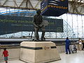 伦敦滑铁卢车站 ‎(London Waterloo Terence Cuneo Statue)