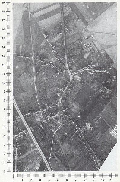File:Luftbildaufnahme der US Airforce 1945.jpg