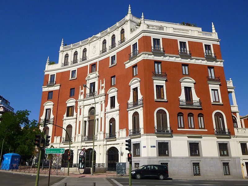 File:Madrid - Paseo de Eduardo Dato 25, Viviendas para el arquitecto Pedro de Muguruza.jpg