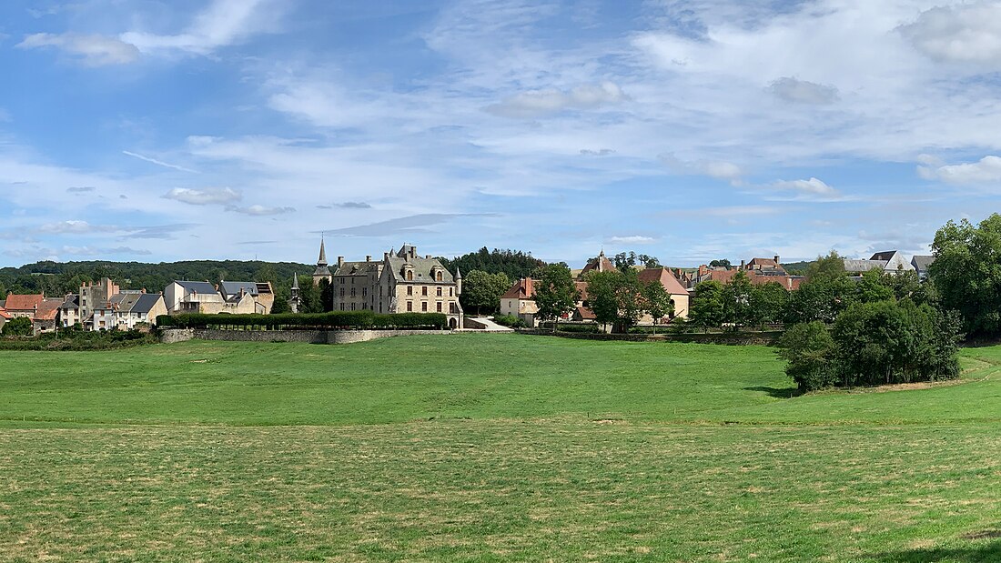 File:Mainsat et son château.jpg