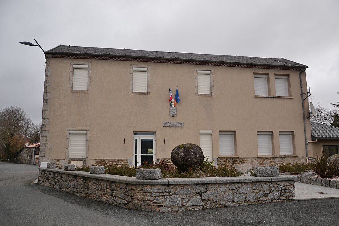 File:Mairie de saint-salvy-de-la-balme.jpg