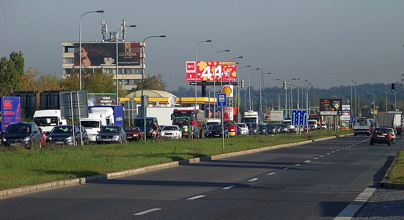 File:Malešice, Průmyslová, benzinka u spalovny.jpg