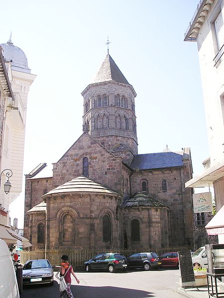 File:Mauriac Notre Dame, Ostseite.jpg