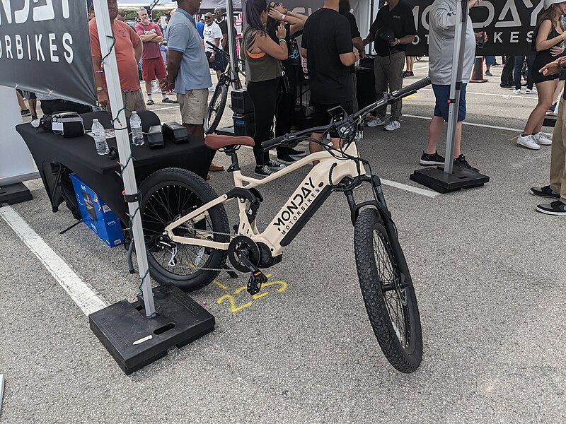 File:Monday Motorbikes Antero, Electrify Expo Orlando.jpg