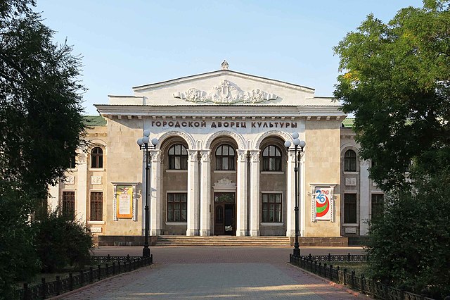 Image: Music Hall (42846092711 cropped)