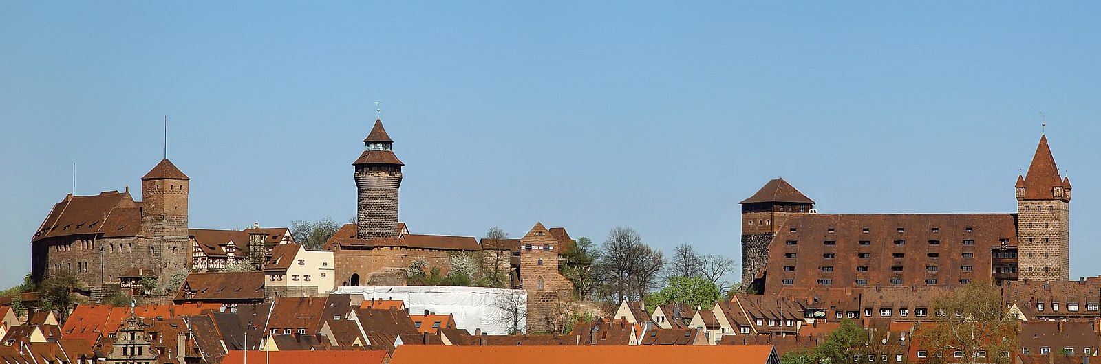 Бургграф нюрнберга. Нюрнбергская крепость Нюрнберг. Нюрнберг замок Кайзербург. Нюрнберг башня Лугинсланд. Императорский замок в нюрнбергской крепости.