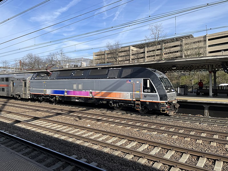 File:NJ Transit ALP-45DP 4513 NB at Trenton Transit Center.jpeg