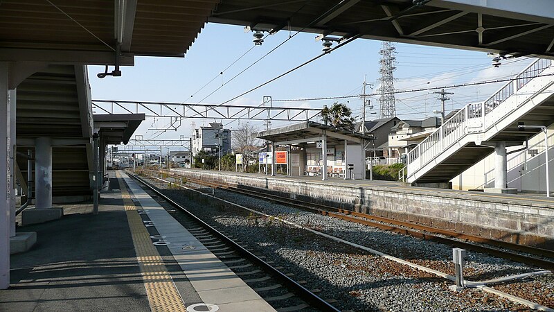 File:Nagaike Station platform.jpg