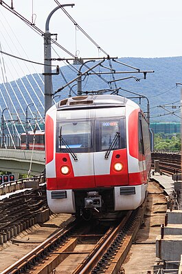 Pociąg linii 2 metra w Nankinie (nr 019020)-2.jpg