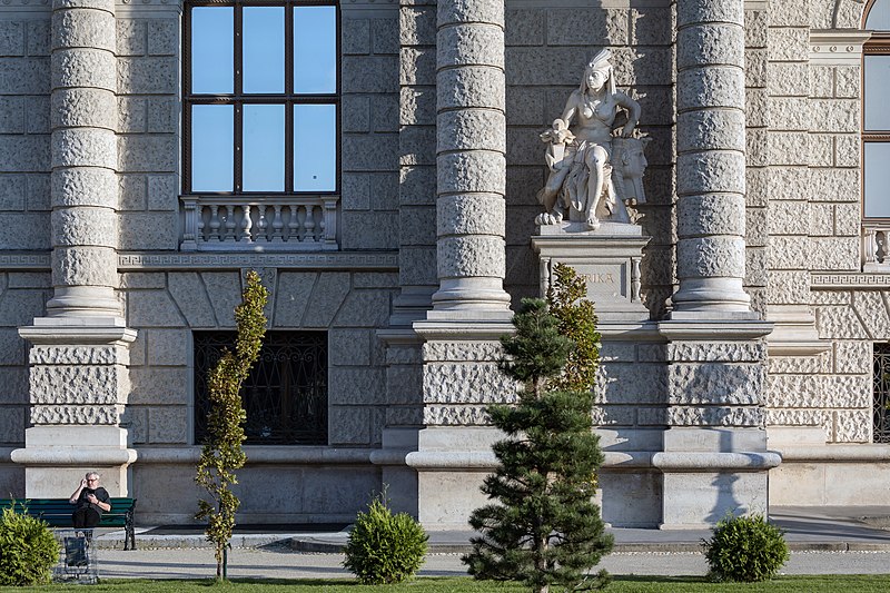 File:Naturhistorisches Museum Wien 2017 Statue Afrika Antonín Pavel Wagner 1.jpg