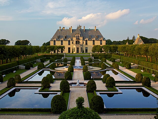 Exterior view of Oheka Castle and its gardens