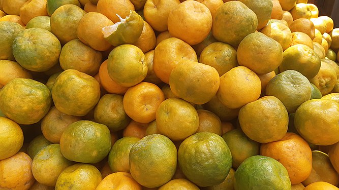 Oranges displayed at a market in Kerala .jpg