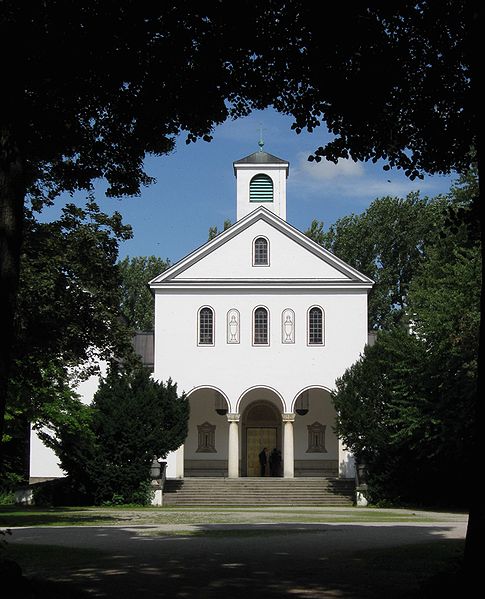 File:Ostfriedhof Muenchen Krematorium-1.jpg