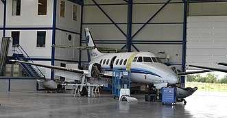 Самолёт Jetstream 32 (PH-CCI) на техническом обслуживании в ангаре базового аэропорта авиакомпании