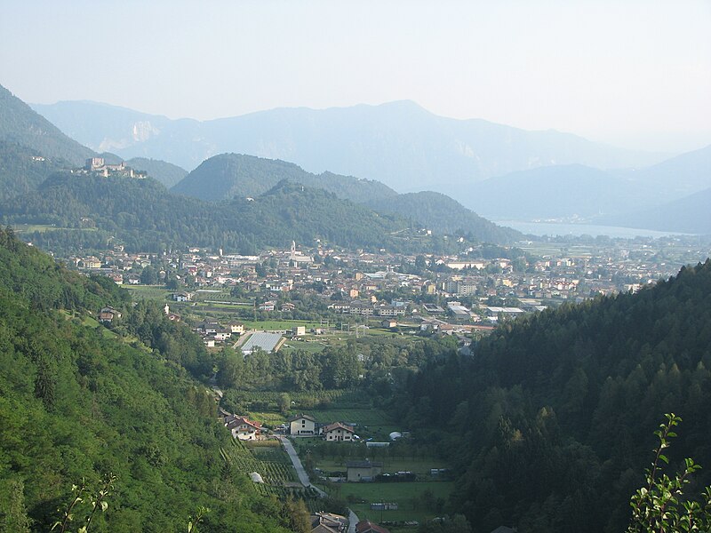 File:Panorama di Pergine.JPG