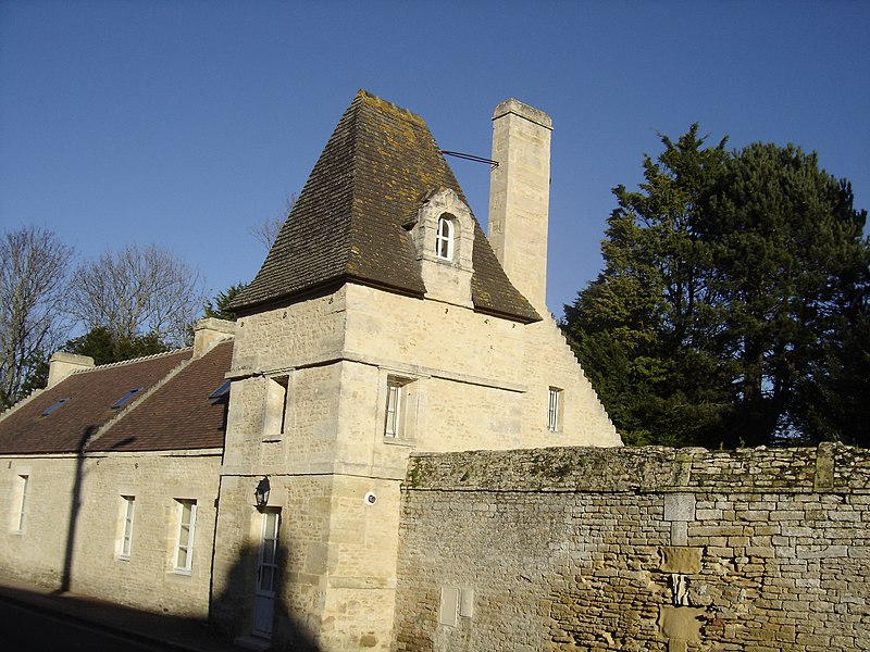 File:Pavillon est du Château de Sémilly2.JPG