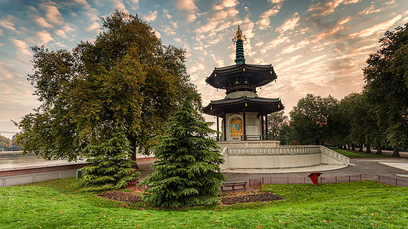 File:Peace Pagoda in Battersea Park in London.jpg