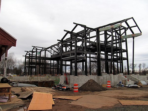 Construction of pedestrian bridge and new platforms at Berlin station in December 2015