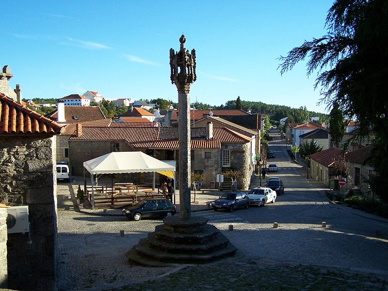 File:Pelourinho de Penedono 1.jpg