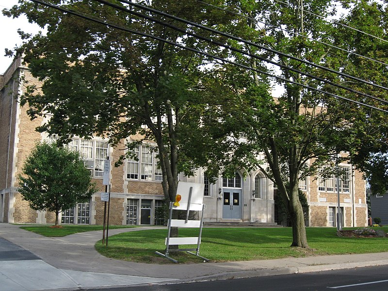 File:Peterboro Street Elementary School Sept 09.jpg