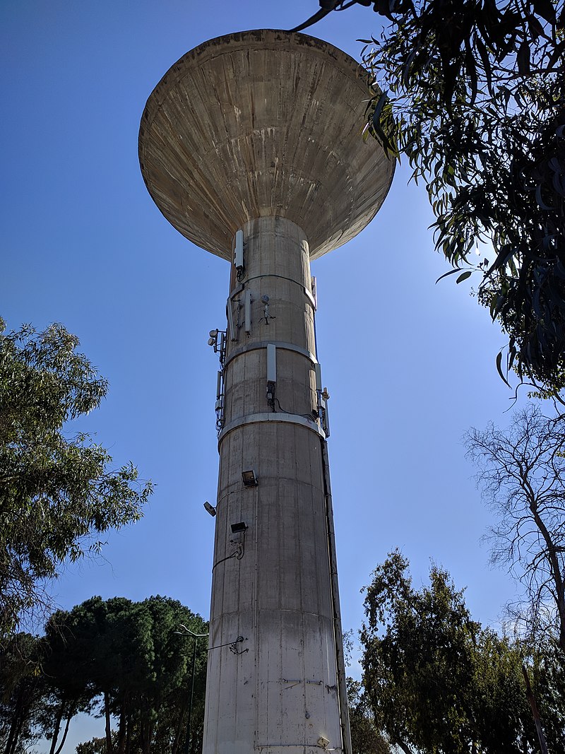 מגדל מים מודרני בלוד
