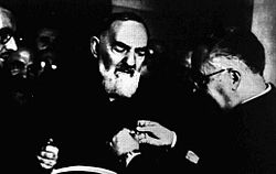 Padre Pio: Biografia, Casa do Alívio do Sofrimento, Os sinais milagrosos