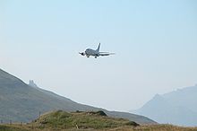 Eine Boeing 737 der Mærsk Air im Anflug auf Vágar