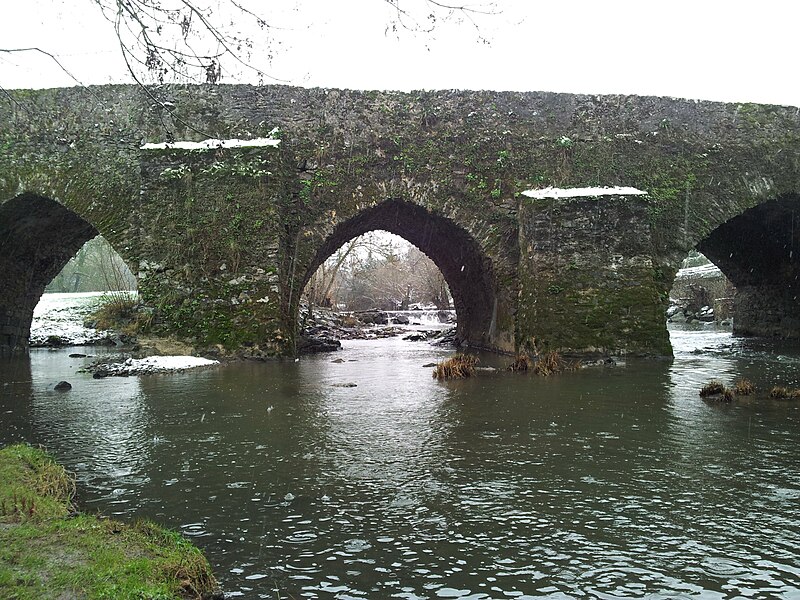 File:Pont de Bohardy sur l'Èvre à Montrevault-4.jpg