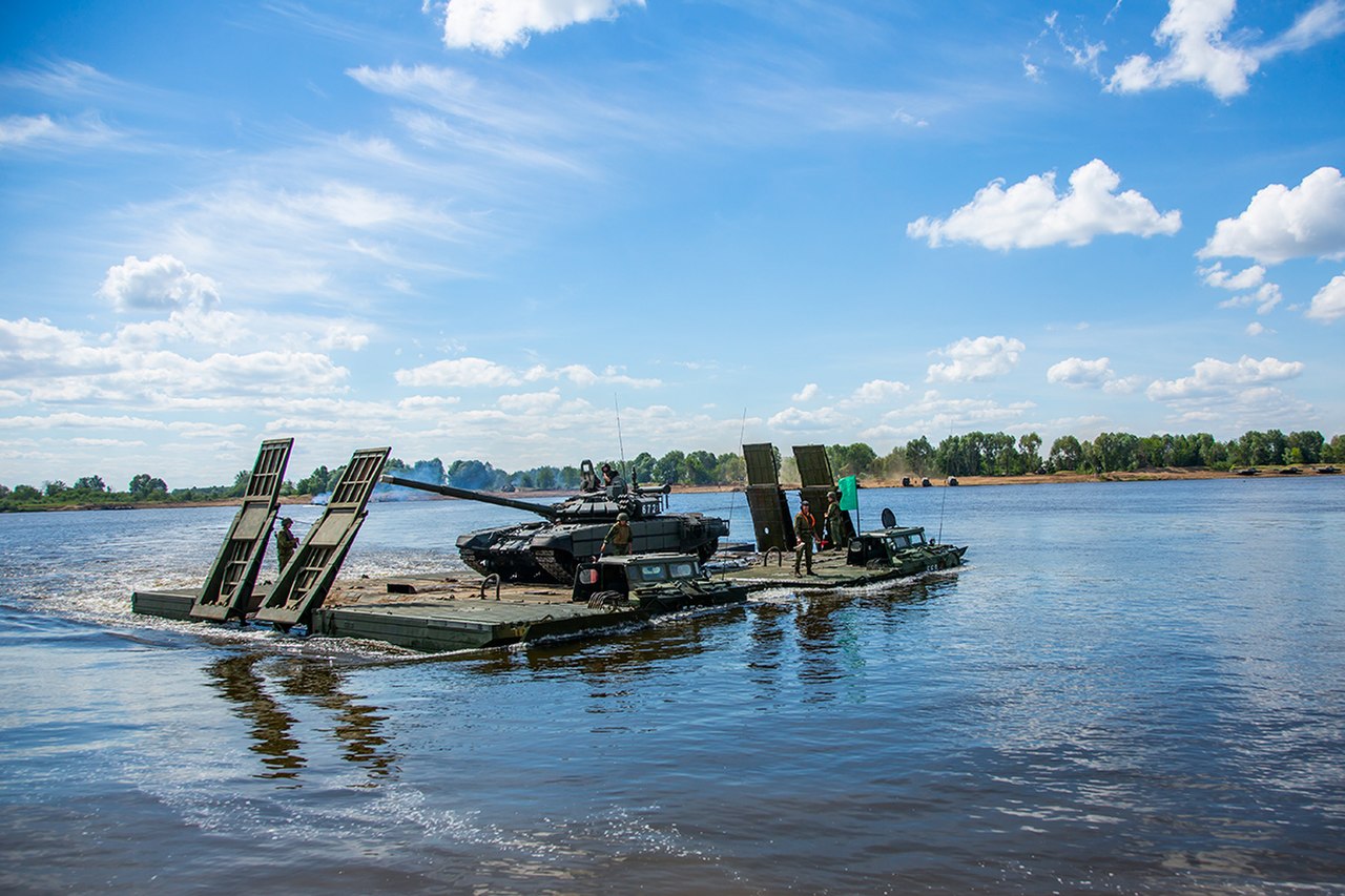 Переправа. Открытая вода Муром. Понтонный парк Муром. Моторное звено МЗ-330.