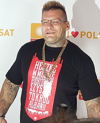 Fortune Salaire Mensuel de Popek Combien gagne t il d argent ? 14 000,00 euros mensuels