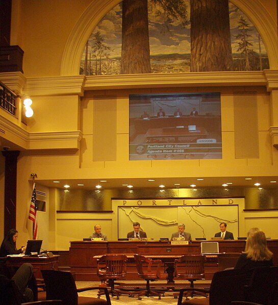 File:Portland City Council in chambers.JPG