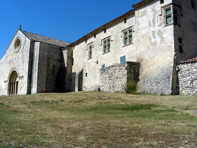 File:Prieuré Notre-Dame de Salagon, logis abbatial et église.JPG