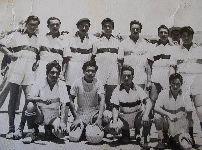 File:Primer selección de fútbol de Santiago Tequixquiac.jpg