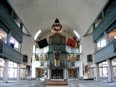 The octagonal shape and pulpit elevated above the altar underlines Røros Church as a lecture hall according to the Protestant ideas.