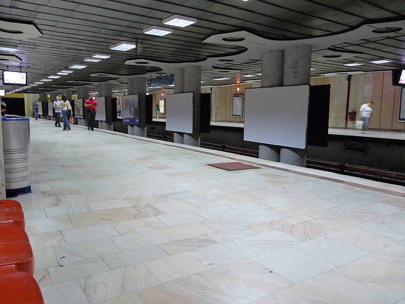 File:RO B Victoriei metro station.jpg