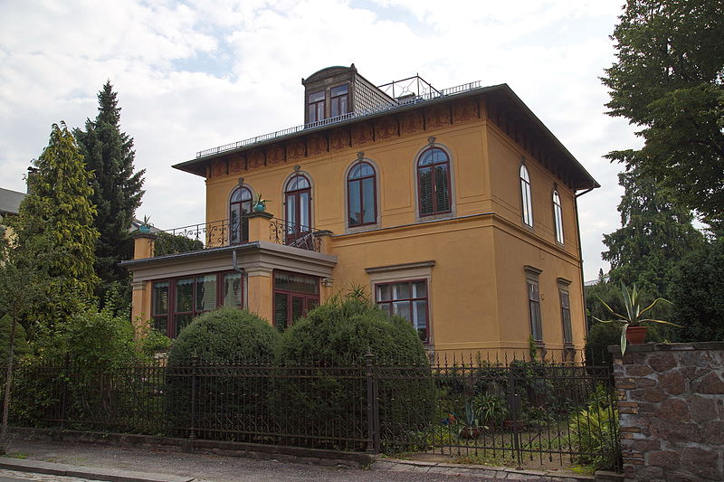 File:Radebeul, Villa Dr.-Schmincke-Allee 16 a.jpg