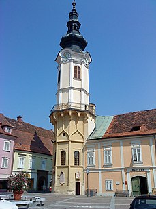 Das Rathaus mit dem Rathausturm