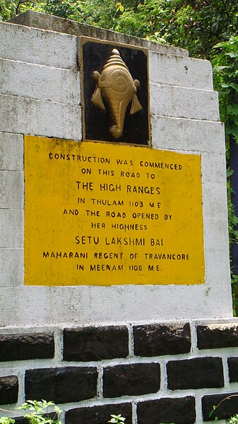 File:Rani kallu - on the way to munnar.jpg