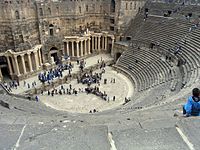 Římské divadlo, Bosra, Sýrie, Velikonoce 2004.jpg