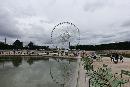 Roue de Paris seen from the Bassin Octogonal in 2016